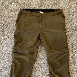 Columbia Men’s Omni Shade UVA & UVB Sun Protection Size 42W x 32L